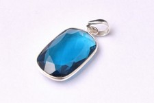 Ciondolo donna bella ragazza